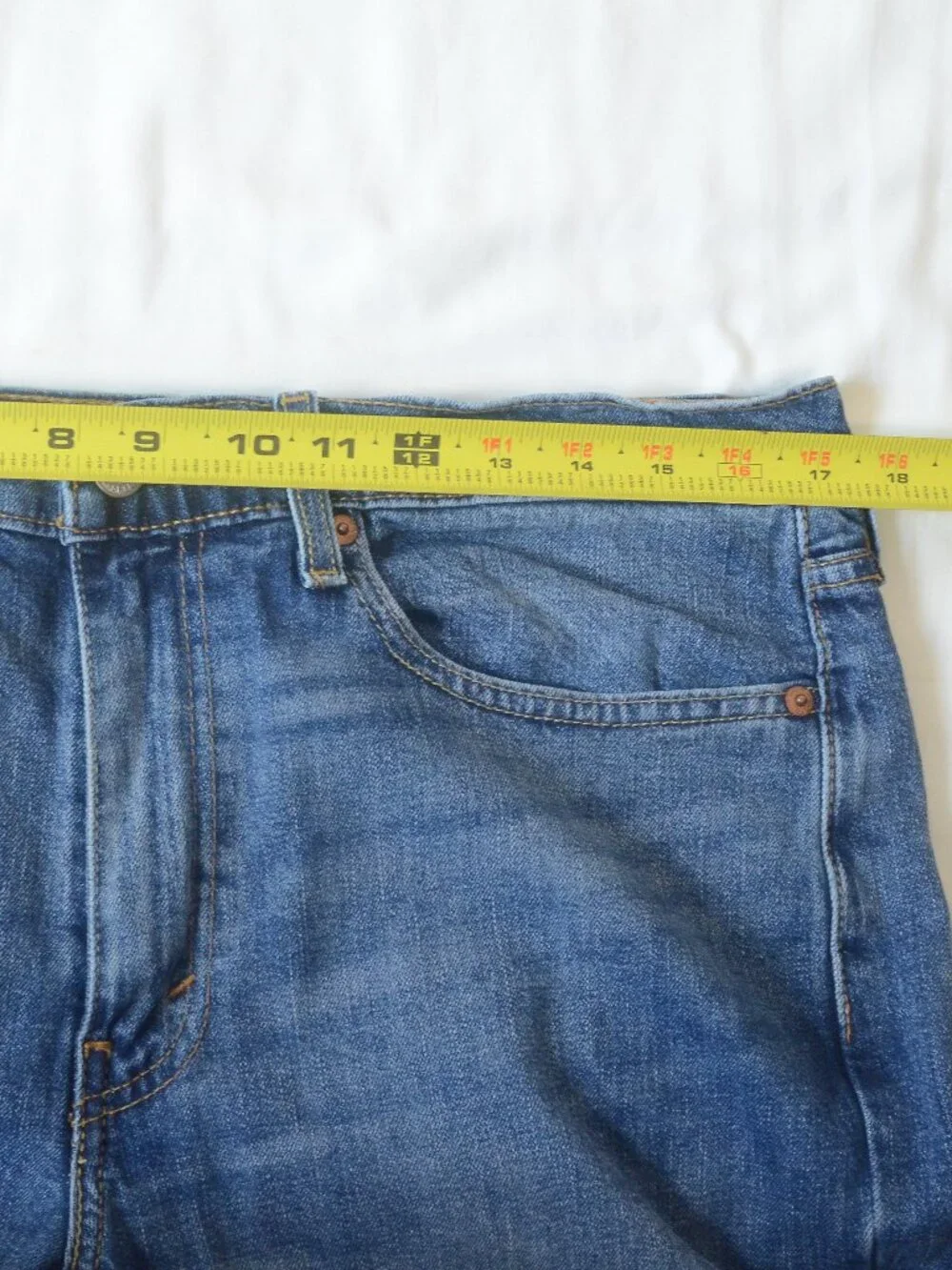 Levis measurements tag
